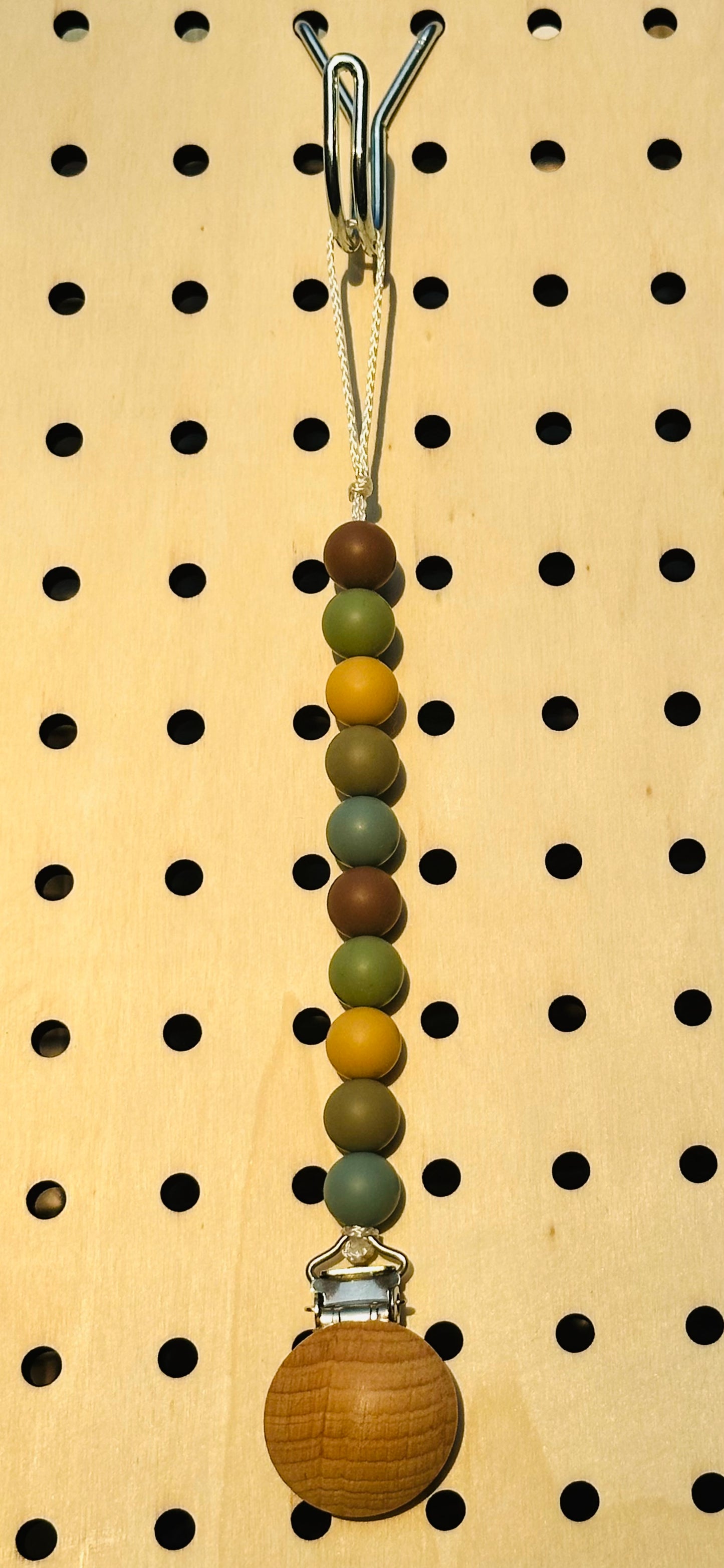 Baby Earth - Pacifier Clip